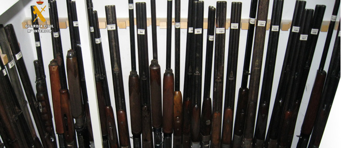 La Guardia Civil de Palencia destruye 345 armas de fuego y 203 armas blancas