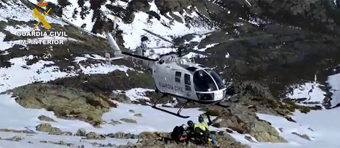 La Guardia Civil de Palencia rescata a una esquiadora de travesa accidentada en el Pico Murcia 