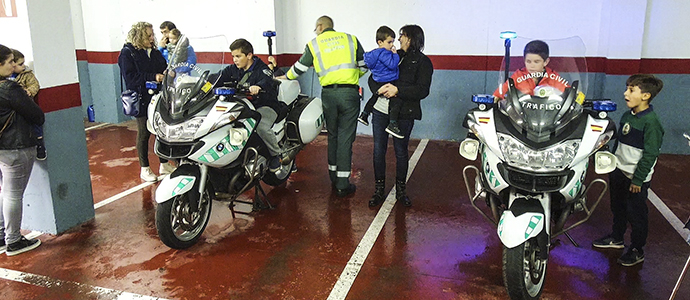 La Guardia Civil de Reinosa muestra a los vecinos su equipo e instalaciones