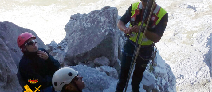 La Guardia Civil rescata a dos escaladores que realizaban rapel en Picos de Europa