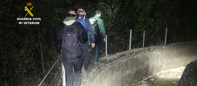 La Guardia Civil rescata a dos senderistas desorientados en la canal de Reinuevo