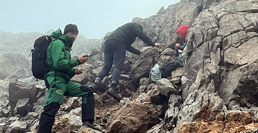 La Guardia Civil rescata, en el Macizo Central de Picos de Europa, a dos senderistas desorientados y con hipotermia 