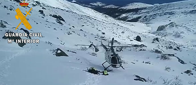 La Guardia Civil rescata a un montaero lesionado en el pico Valdecebollas