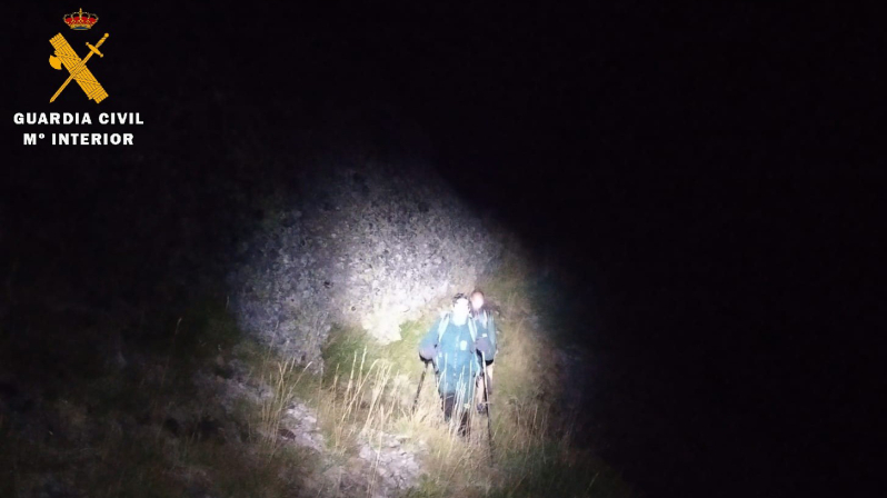 La Guardia Civil rescata a un montaero y a su perro extraviados en el Pico Curavacas