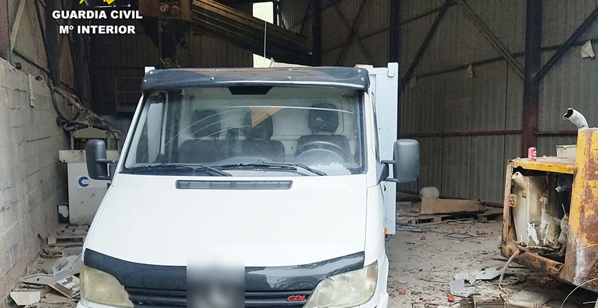 La Guardia Civil sorprende a dos hombres robando en el interior de una cantera