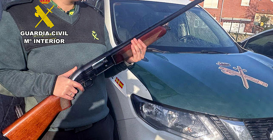 La Guardia Civil sorprende a un furtivo cazando en un coto de Pmanes