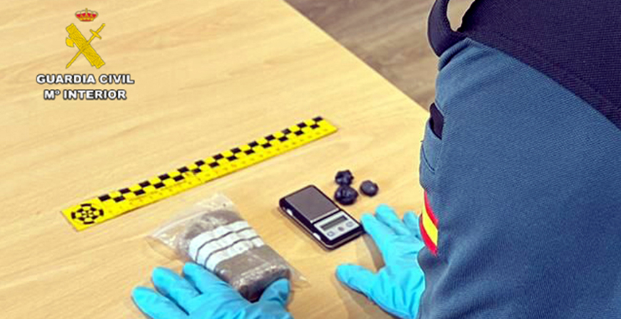 La Guardia Civil sorprende a un menor en Guriezo con una tableta de hachs