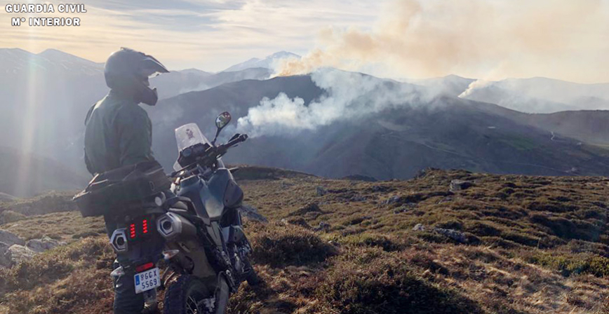 Sorprendido por la Guardia Civil cuando inici un incendio en un monte de Vega de Pas