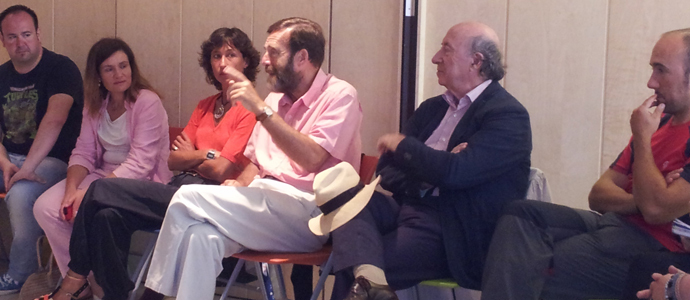 Guillermo de la Dehesa visita a los integrantes de las lanzaderas de empleo