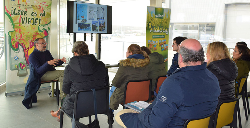 Gull�n fomenta la lectura entre la plantilla con la iniciativa 'Los libros, a las f�bricas'