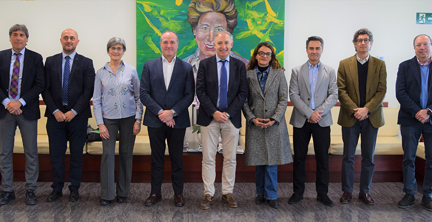 Gull�n recibe la visita del rector y varios representantes de la Universidad de Valladolid