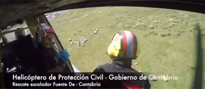 El helicptero del 112 evacua a un montaero accidentado en Picos de Europa 
