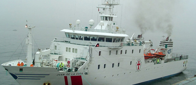 El helicptero del 112 evacua a un enfermo del Juan de la Cosa
