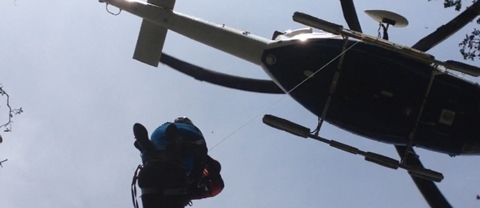 El helicptero del 112 rescata a un montaero en la Va Ferrata