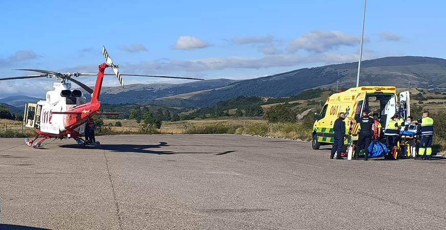 El helicptero del Gobierno regional evaca en Reinosa a un camionero herido tras sufrir una cada