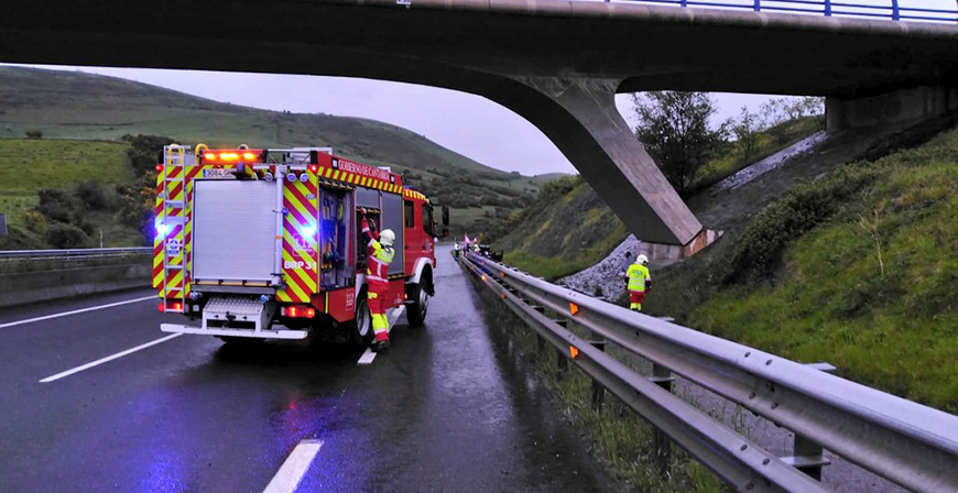 Herida leve una menor tras volcar el vehculo en el que viajaba por al A-67 en Santiurde de Reinosa 