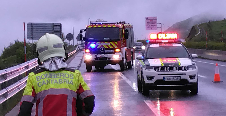 Herida leve una menor tras volcar el vehculo en el que viajaba por al A-67 en Santiurde de Reinosa 