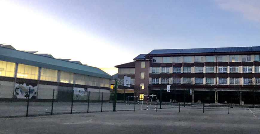 Herida en el pie por un disparo de perdign una alumna de tres aos en el patio del colegio San Jos