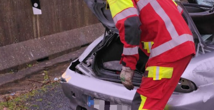 Herido un conductor tras salirse de la va y volcar con su vehculo en la A-67 a la altura de Molledo