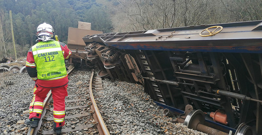 Un herido tras descarrilar un tren de mercancas a la altura de Pesus