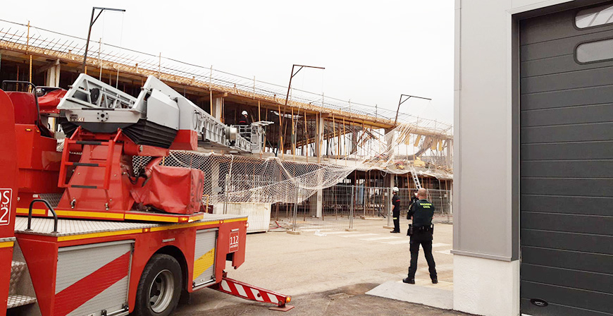 Un herido grave y dos leves tras el derrumbe de una estructura provisional de las obras de las nuevas bodegas de Colindres