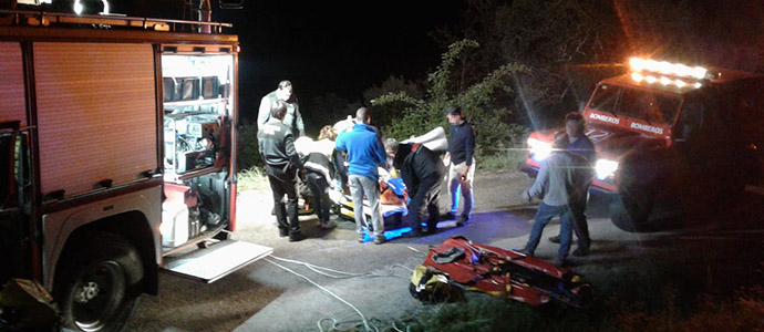Herido grave un hombre tras volcar su tractor en Vega de Libana