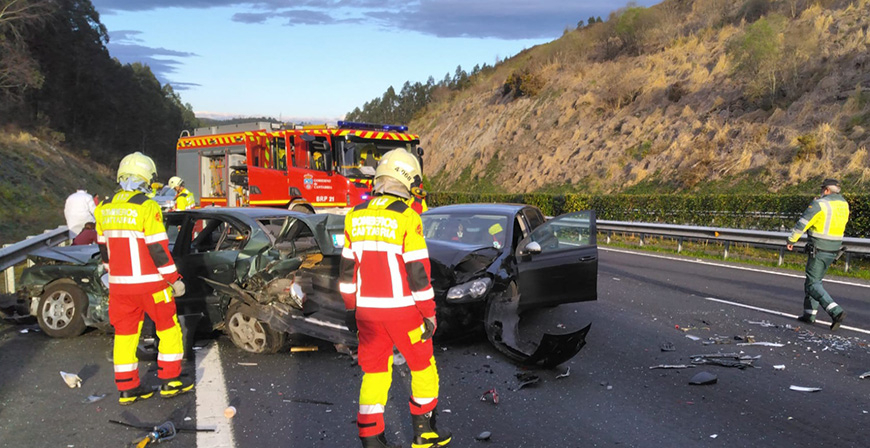 Herido un hombre en un accidente con colisin de tres vehculos en la A-8