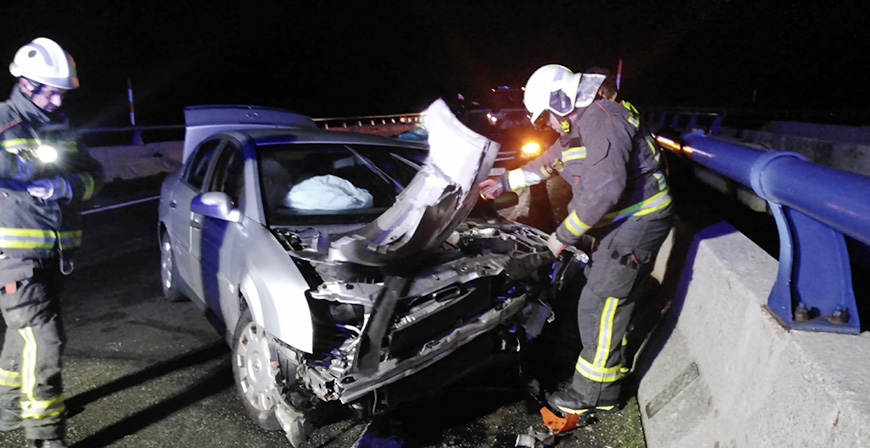 Herido leve un conductor tras salirse de la va en la A67 a la altura de Campoo de Enmedio