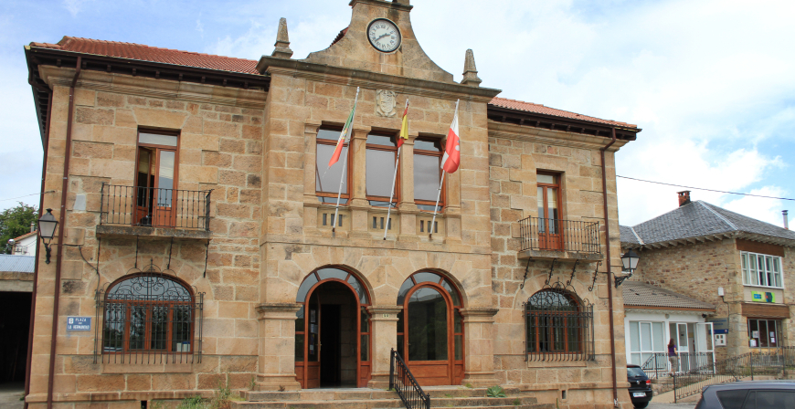 La Hermandad de Campoo de Suso recuerda tres obras que marcaron el municipio en la primavera de 2001