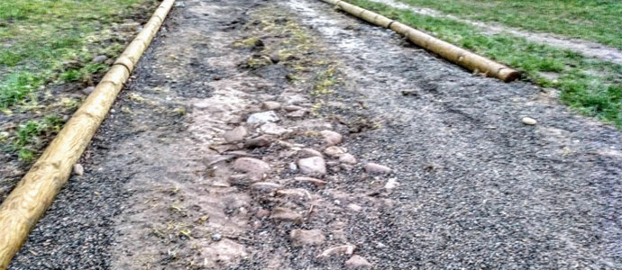 El Hjar se lleva por delante en Sorribero parte de la senda peatonal