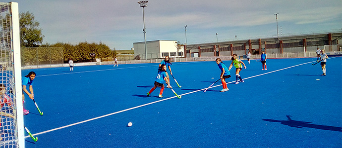 El hockey campurriano debuta en Santander con una victoria y una derrota