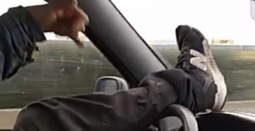 El hombre que conduca en sentido contrario con los pies al volante es un vecino de Reinosa que ya se encontraba en prisin