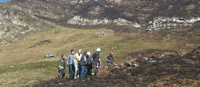 Un hombre resulta herido tras salirse de la va y caer con su vehculo 500 metros por un terrapln 