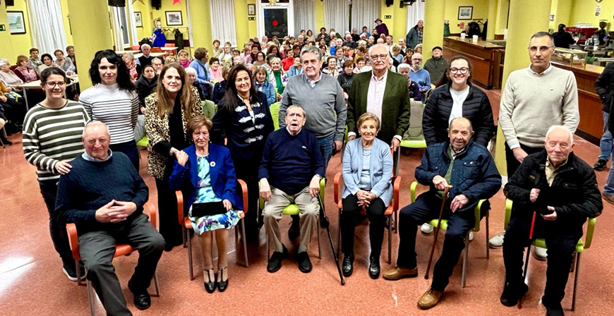 Homenaje a los 6 socios del Centro Social de Mayores de Reinosa que este a�o han cumplido 85 a�os