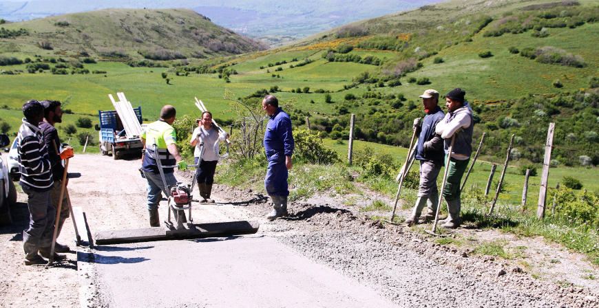 El hormigonado de varios tramos mejora la pista entre Camino y el Alto del Cepelludo