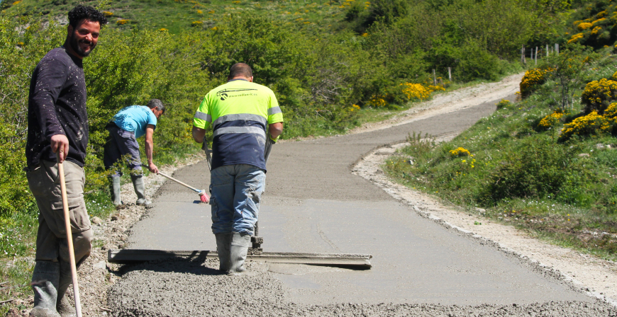 El hormigonado de varios tramos mejora la pista entre Camino y el Alto del Cepelludo