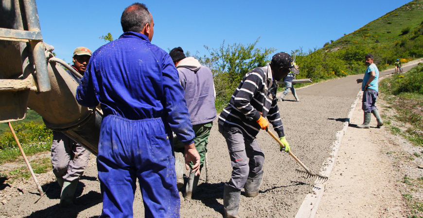 El hormigonado de varios tramos mejora la pista entre Camino y el Alto del Cepelludo