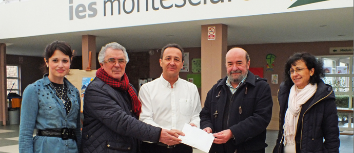 El IES Montesclaros entrega a los Servicios Sociales la recaudacin de su gala solidaria