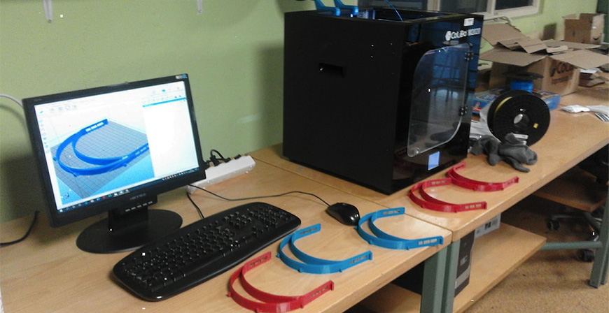 El IES Montesclaros fabrica pantallas de proteccin por impresin 3D para sanitarios y Guardia Civil