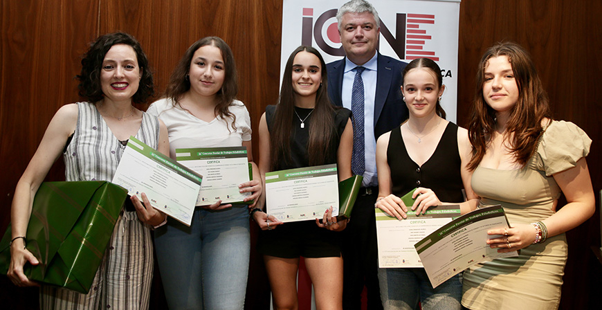 El IES Montesclaros gana el concurso Escolar de Trabajos Estadsticos del ICANE en la categora Bachillerato y Ciclos formativos 