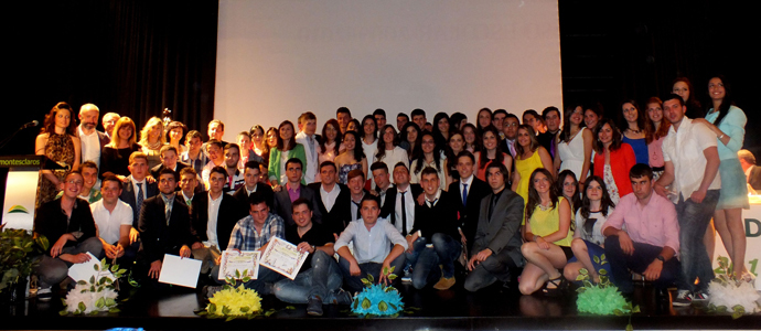 El IES Montesclaros homenajea a 75 alumnos y a una profesora 