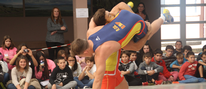 El IES Montesclaros puso fin al mes de la lucha libre