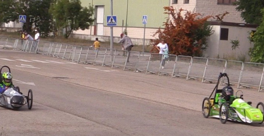 El IES Montesclaros-Team Cantabria se impone en la 'Reinosa Urban Race' de coches el�ctricos 