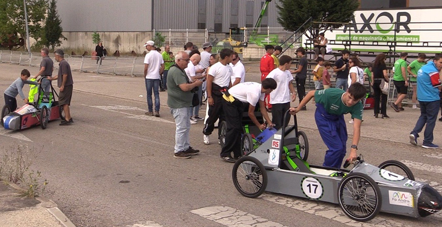 El IES Montesclaros-Team Cantabria se impone en la 'Reinosa Urban Race' de coches el�ctricos 