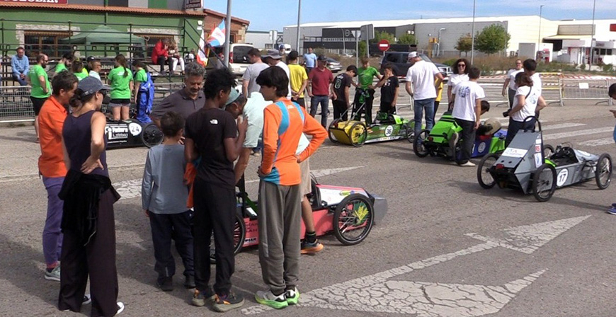El IES Montesclaros-Team Cantabria se impone en la 'Reinosa Urban Race' de coches el�ctricos 