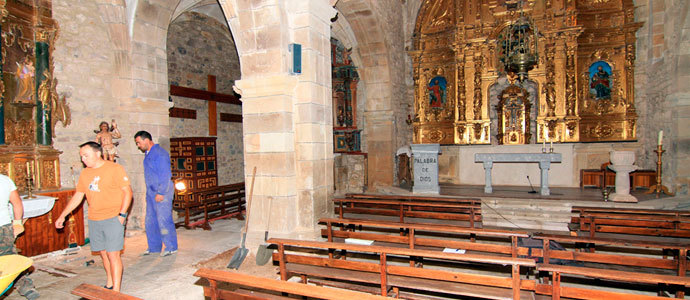 La iglesia de Argeso en obras por mantenimiento