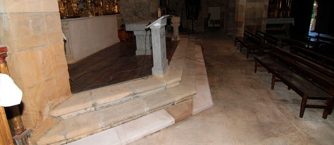 La iglesia de Argeso en obras por mantenimiento