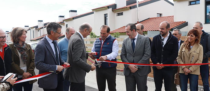 Inaugurada la segunda fase de las 24 viviendas de proteccin pblica de Requejo