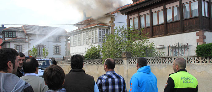 Un incendio arrasa parte de una vivienda en Reinosa