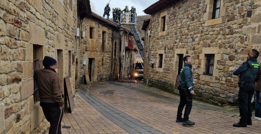 Un incendio arrasa una vivienda de Reocn de los Molinos